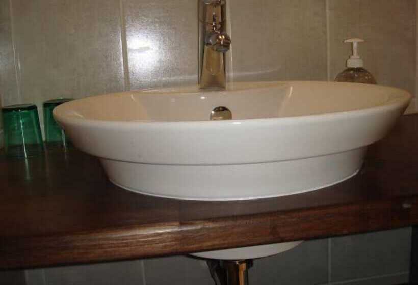 호텔 Logis Hôtel Restaurant L Auberge Du Chateau