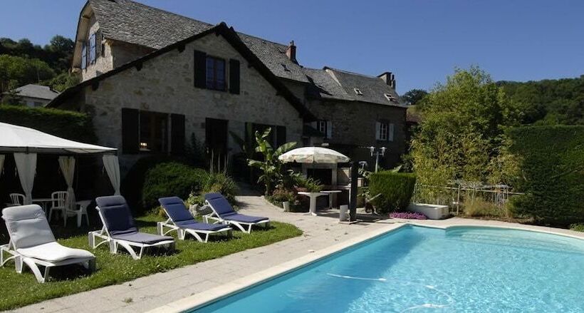 호텔 Logis Hôtel Restaurant L Auberge Du Chateau