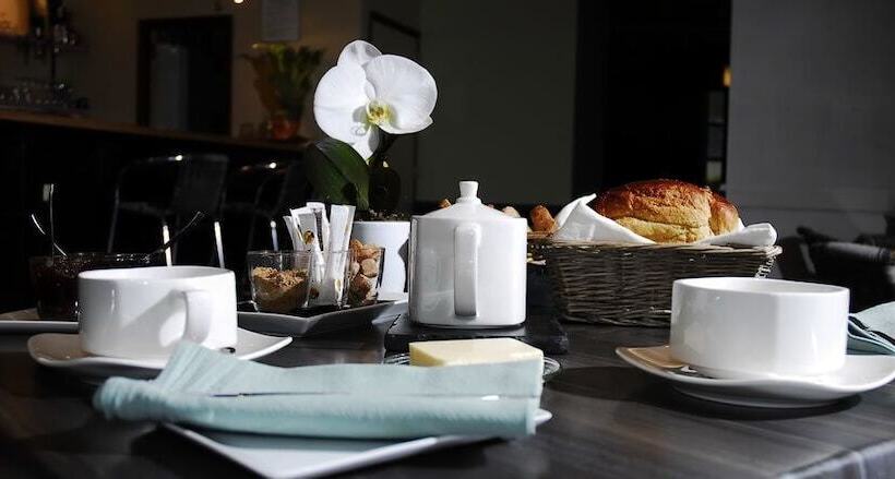 호텔 Logis Hôtel Restaurant L Auberge Du Chateau