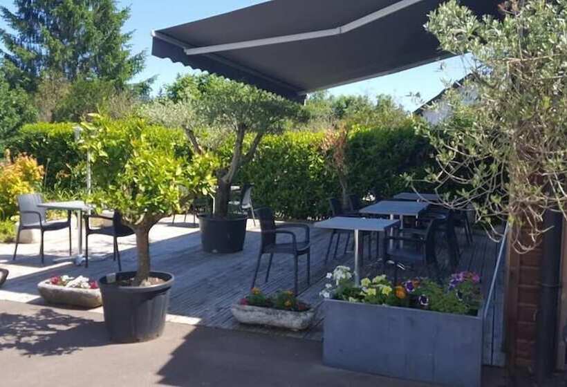 בית מלון כפרי Logis Le Cadusia