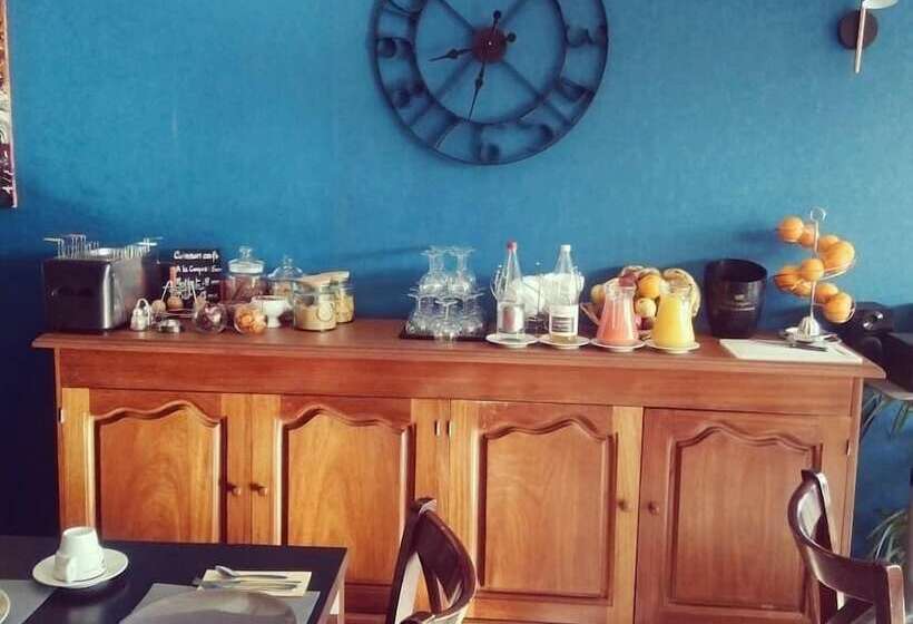 בית מלון כפרי Logis Le Cadusia