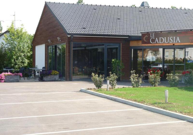 בית מלון כפרי Logis Le Cadusia