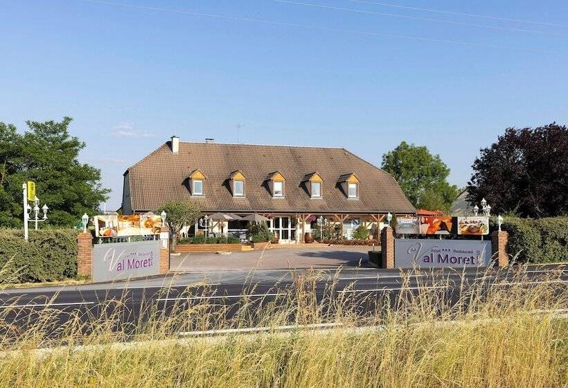 Отель Hôtel Restaurant & Spa Le Val Moret