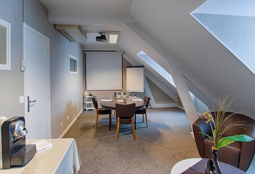 Отель Hôtel Restaurant & Spa Le Val Moret