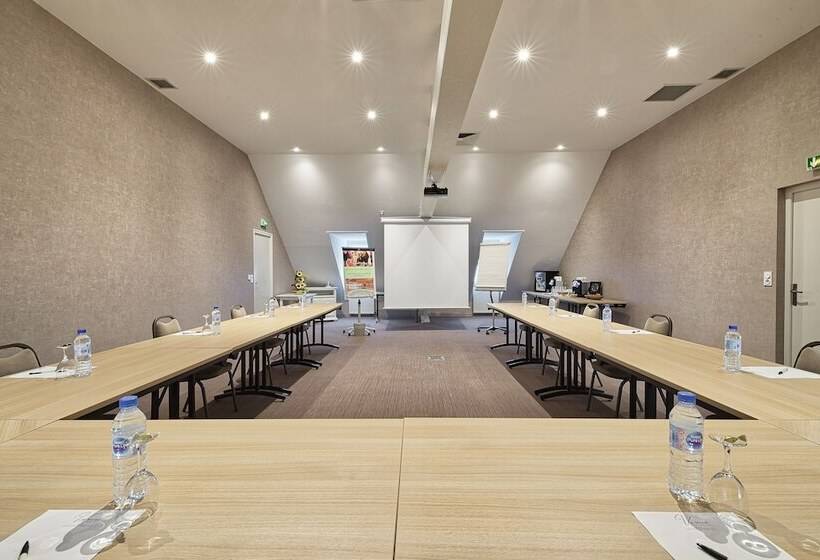 Отель Hôtel Restaurant & Spa Le Val Moret