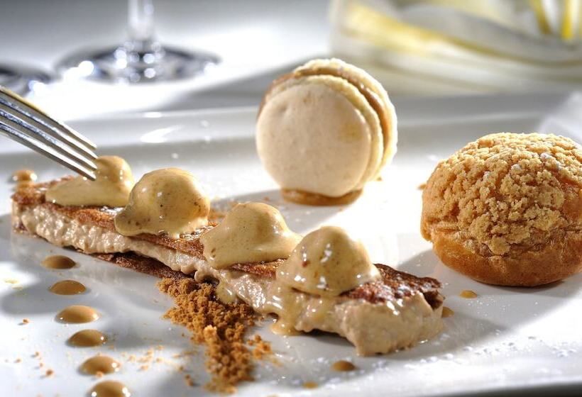 Отель Hôtel Restaurant & Spa Le Val Moret