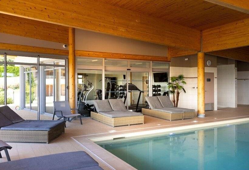 Отель Hôtel Restaurant & Spa Le Val Moret