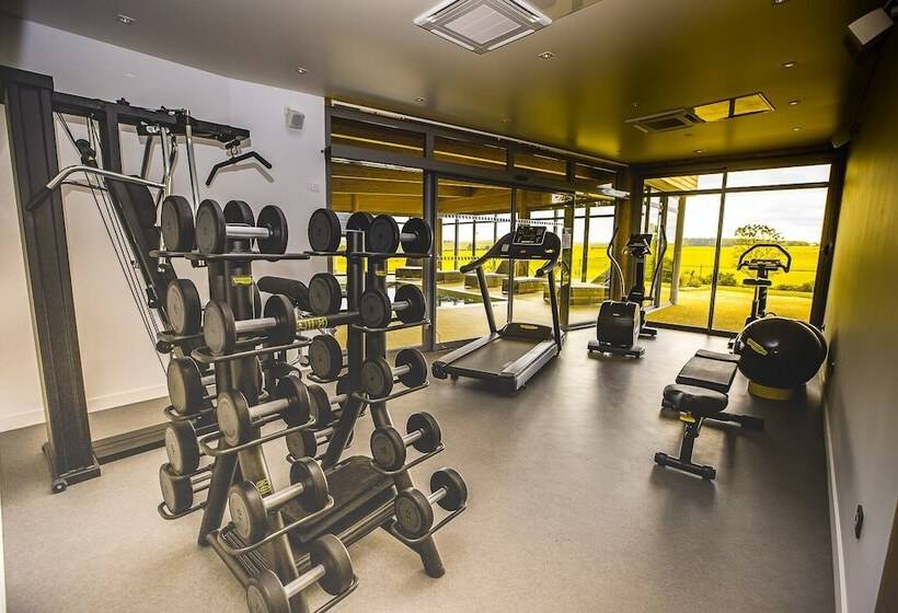 Отель Hôtel Restaurant & Spa Le Val Moret