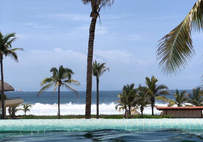 Отель Marea Beachfront Villas