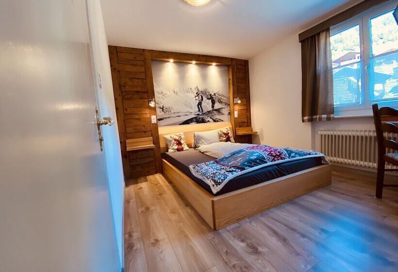 ホテル Mountain Lodge Sedrun