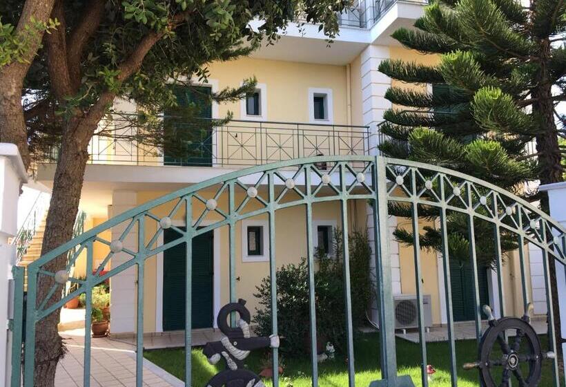 هتل Naftilos Studios
