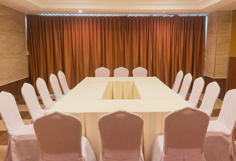 One Central Hotel & Suites