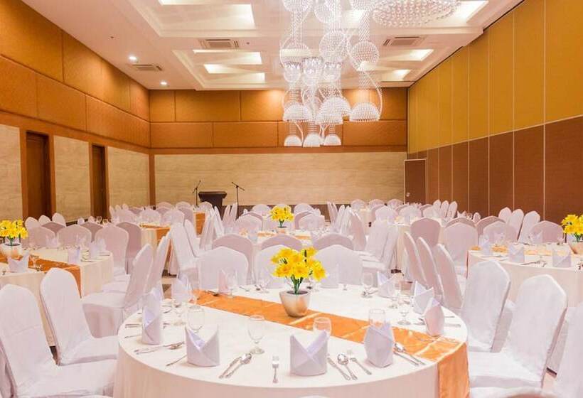 One Central Hotel & Suites