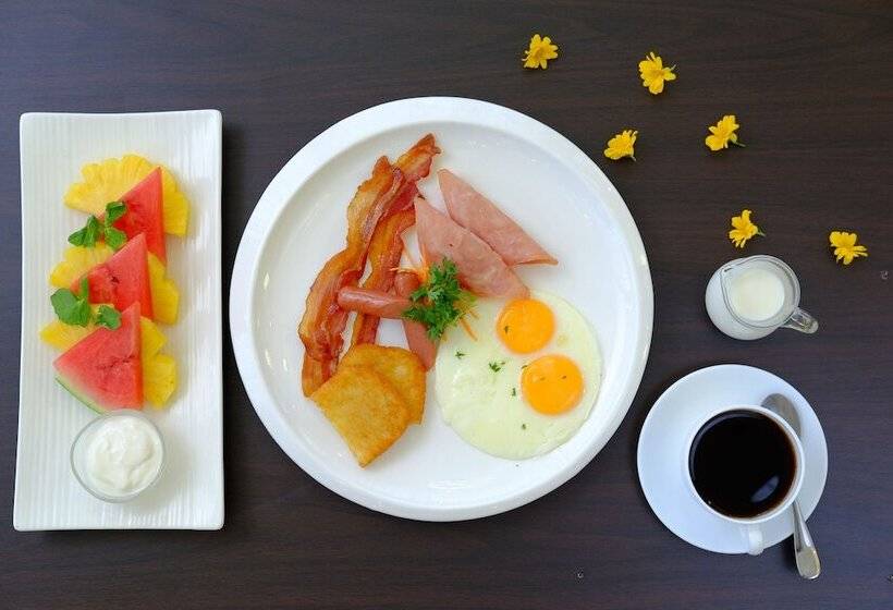 One Central Hotel & Suites