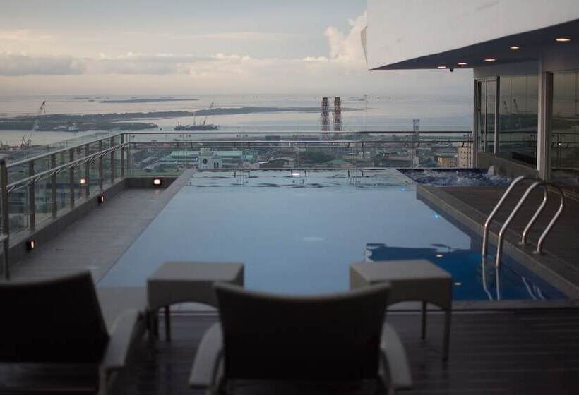 One Central Hotel & Suites