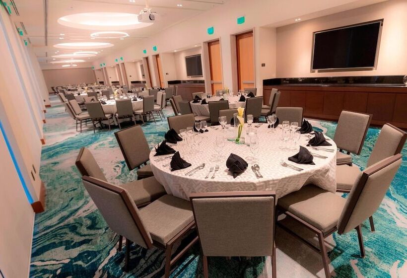 Отель Renaissance Cancun Resort & Marina