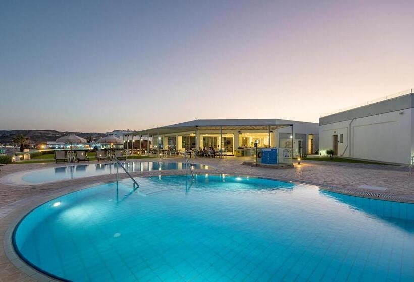 Отель Royal Bay Suites