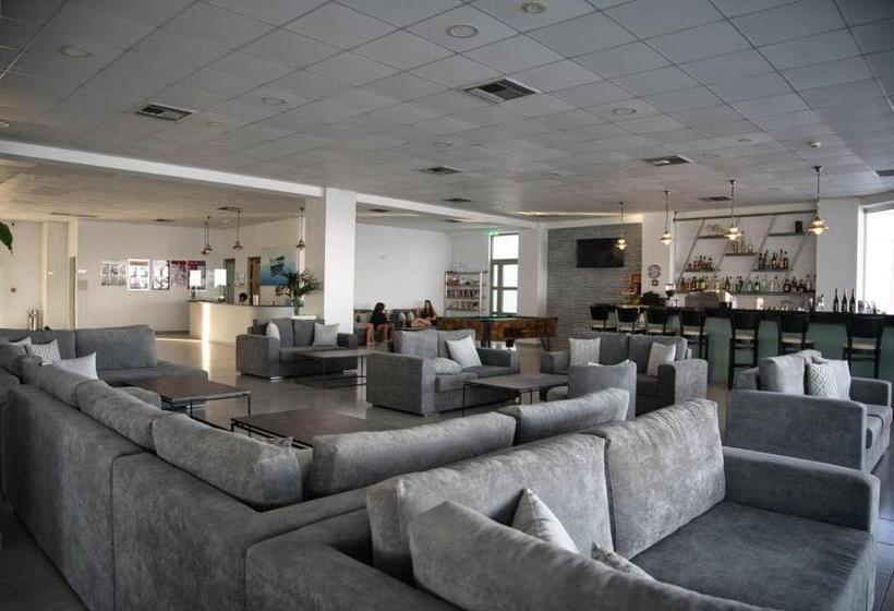 Отель Royal Bay Suites