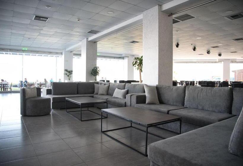 Отель Royal Bay Suites