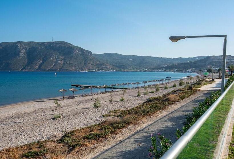 בית מלון כפרי Royal Bay Suites