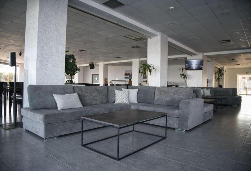 בית מלון כפרי Royal Bay Suites