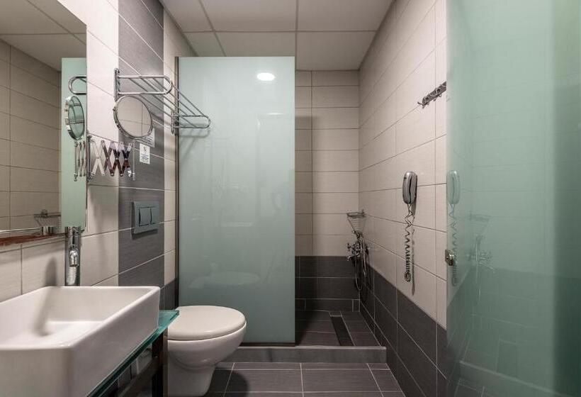 Отель Royal Bay Suites