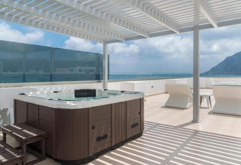 Отель Royal Bay Suites