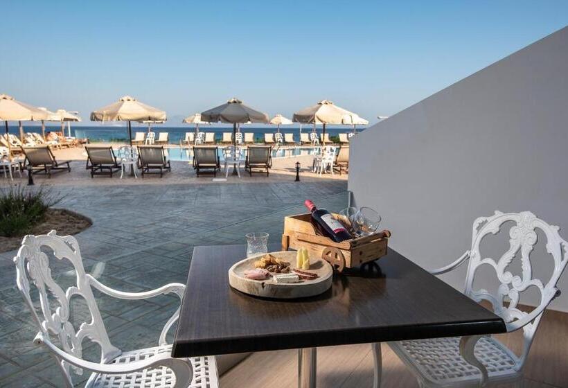 בית מלון כפרי Royal Bay Suites