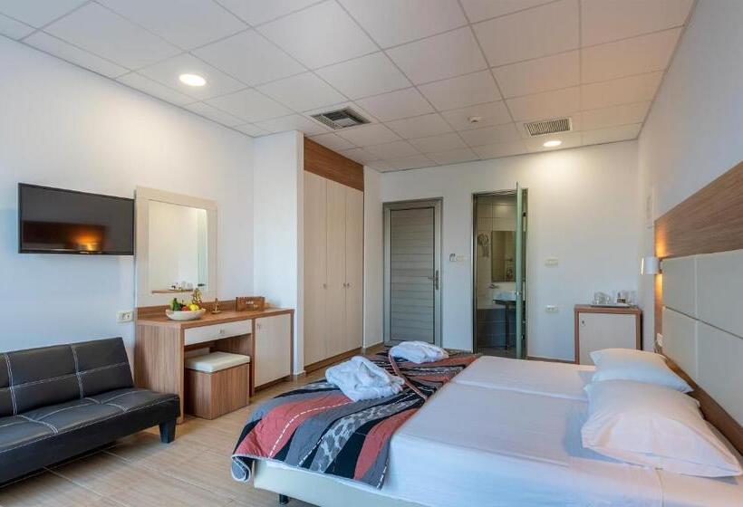 Отель Royal Bay Suites