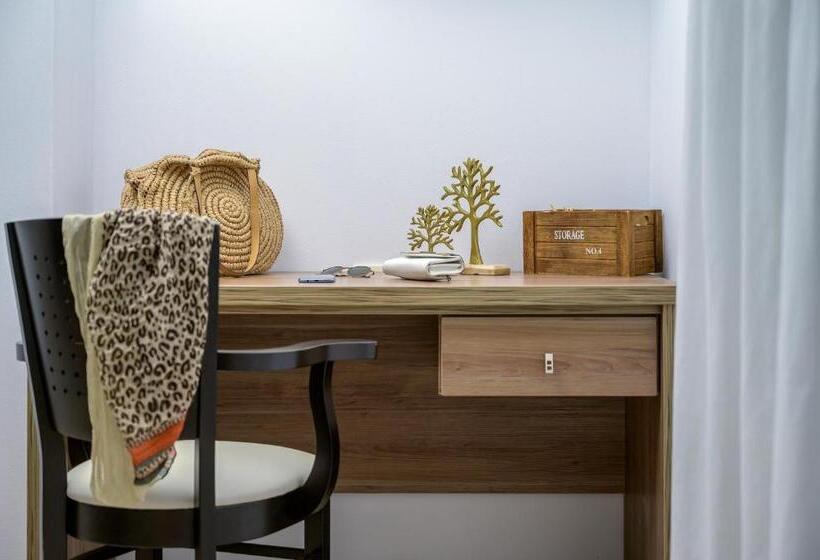 Отель Royal Bay Suites