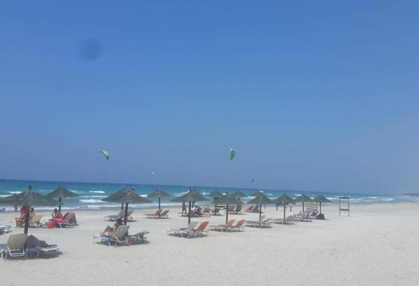 Отель Royal Bay Suites