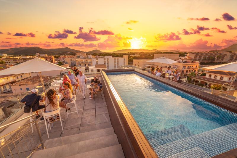 酒店 The Place   Adults Only