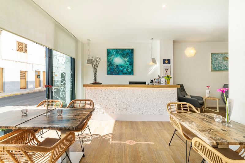 酒店 The Place   Adults Only