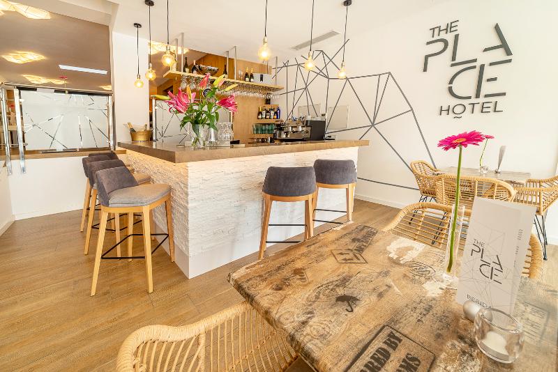 酒店 The Place   Adults Only