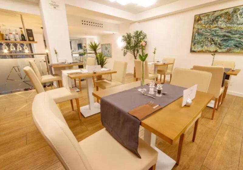 酒店 The Place   Adults Only