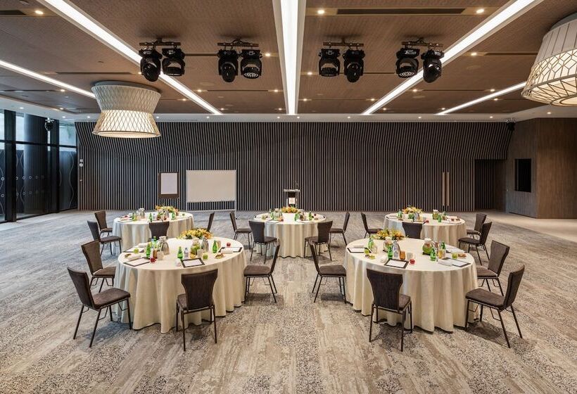 Village Hotel Sentosa By Far East Hospitality