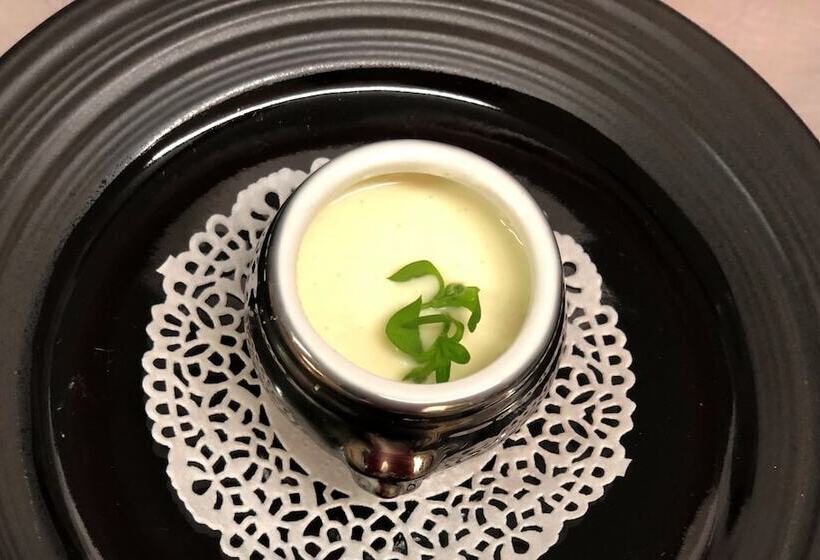 Logis Hotel La Croix Du Sud