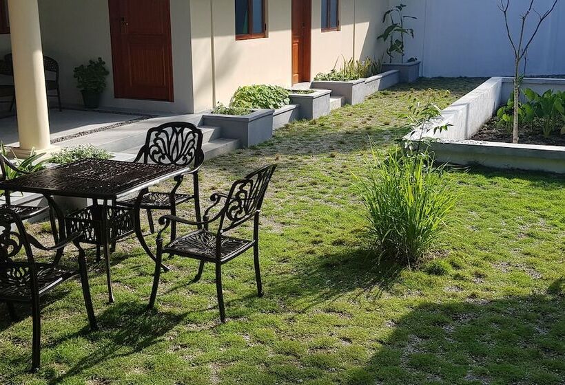 پانسیون Equator Residence