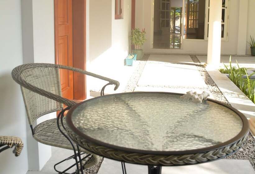 پانسیون Equator Residence