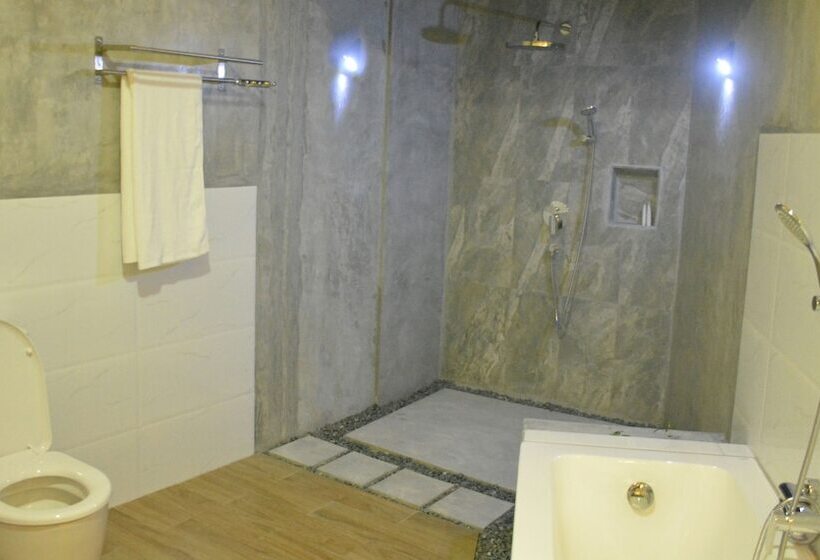 پانسیون Equator Residence