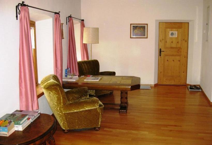 بنسيون Pensiun Garni Plaz