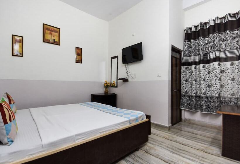 بنسيون Sheetal Home Stay