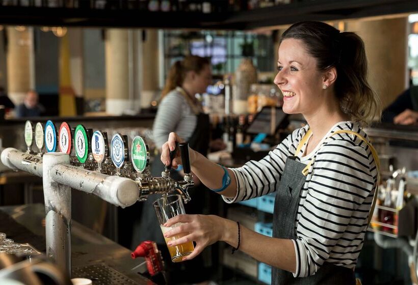 酒店 Atura Adelaide Airport