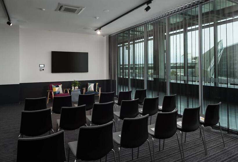 酒店 Atura Adelaide Airport