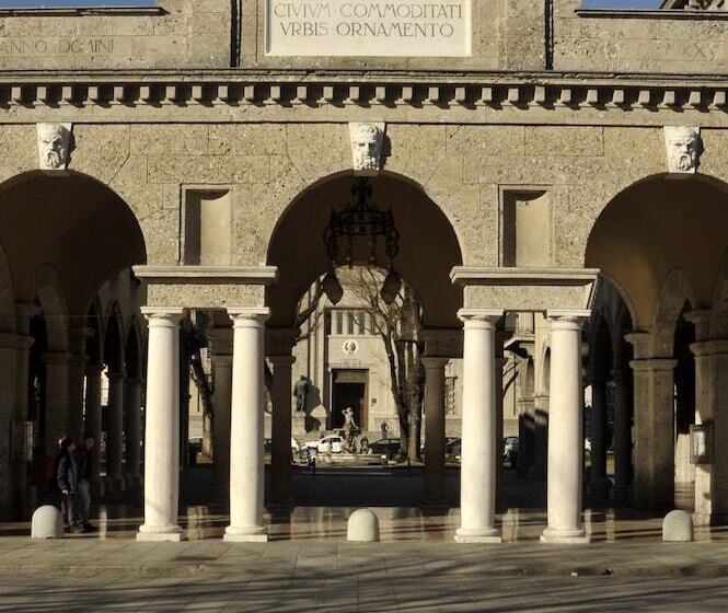 هتل Bergamo Inn 43