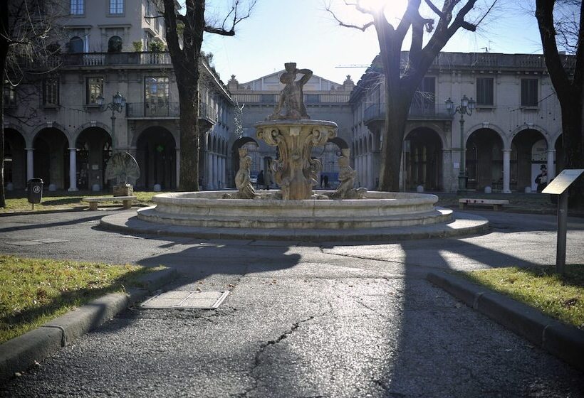 هتل Bergamo Inn 43