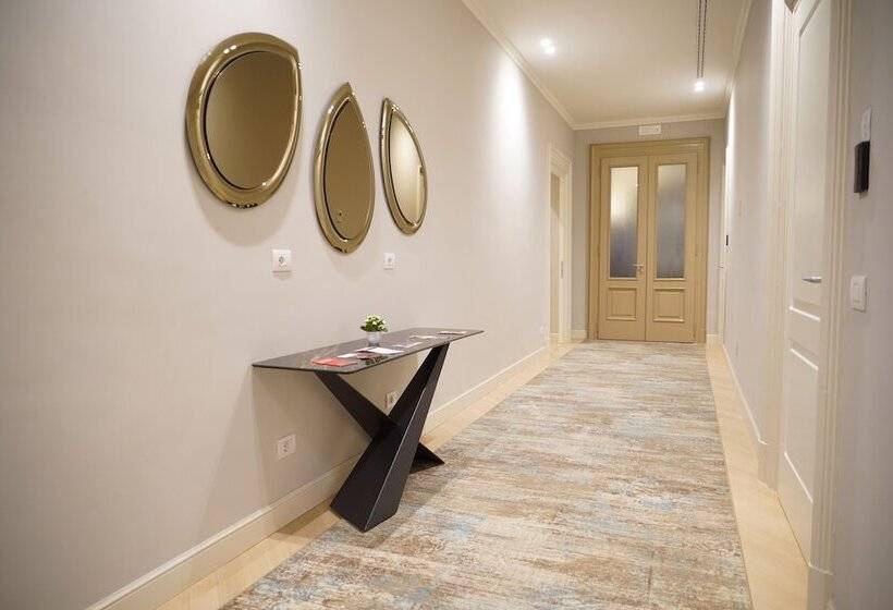 هتل Bergamo Inn 43