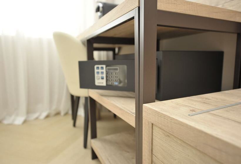 هتل Bergamo Inn 43