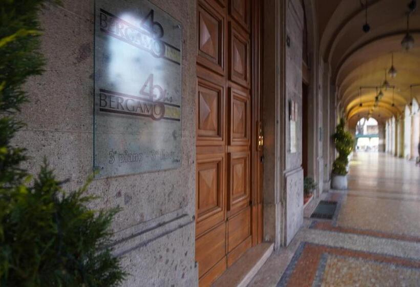 هتل Bergamo Inn 43