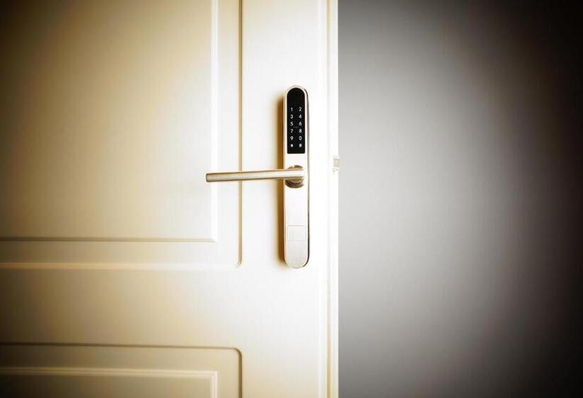 هتل Bergamo Inn 43